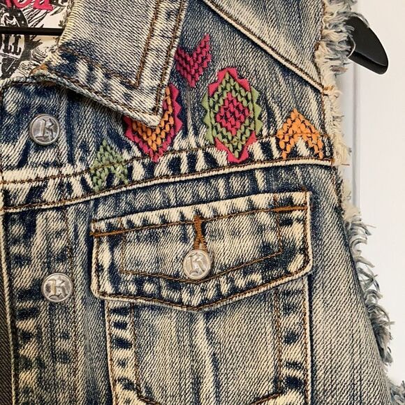 ROCK & ROLL Cowgirl Denim Embroidered Vest - Picture 2 of 9